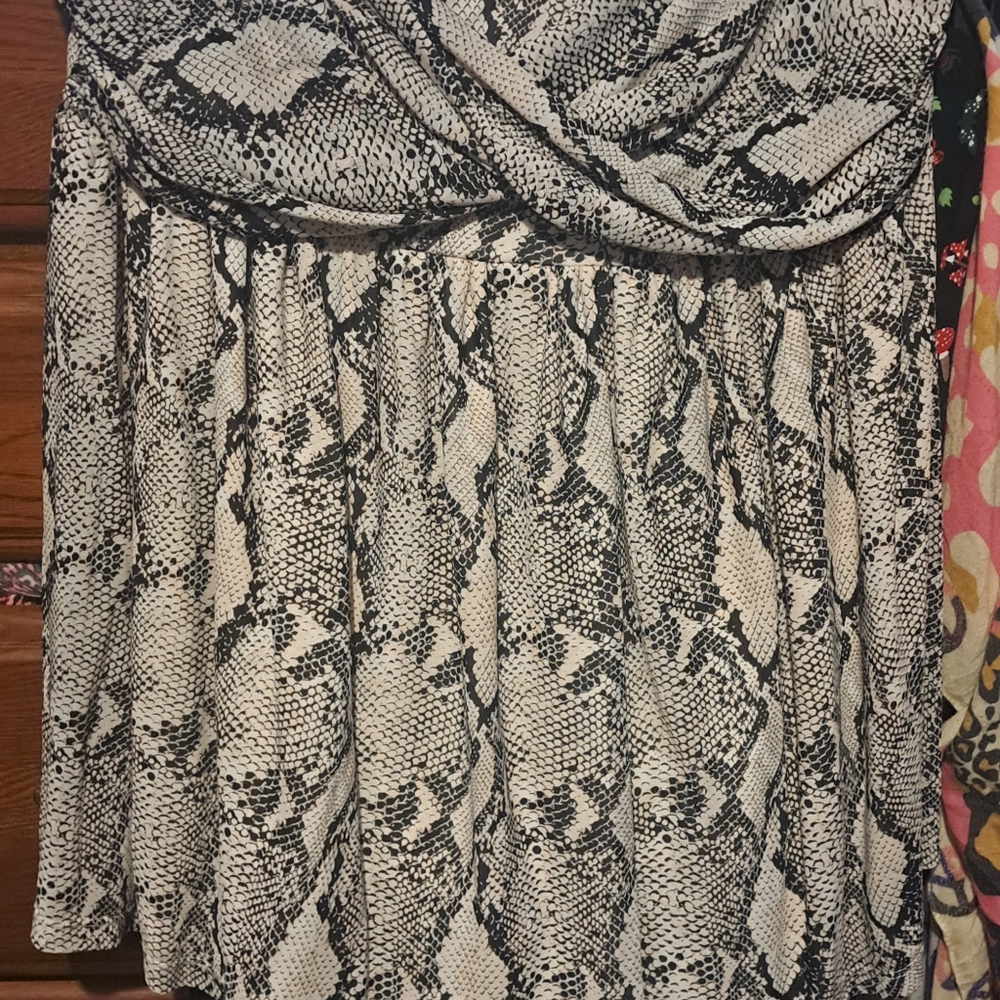 Torrid sz 2 snake print